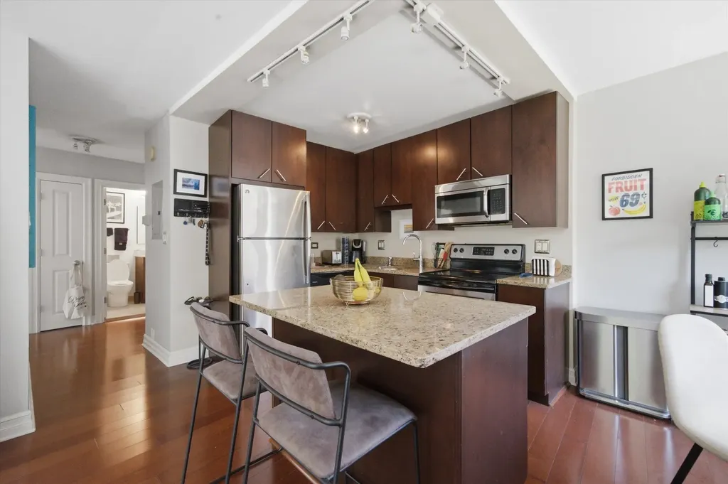 2930 North Sheridan Road Chicago IL 60657