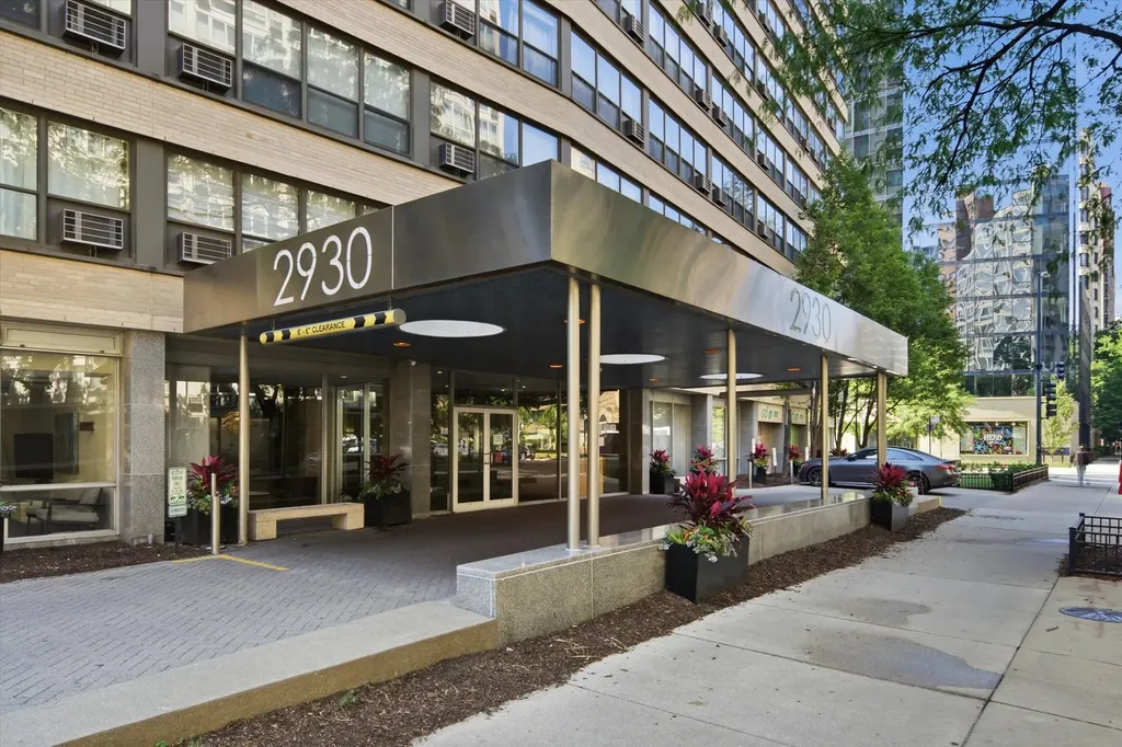 2930 North Sheridan Road Chicago IL 60657