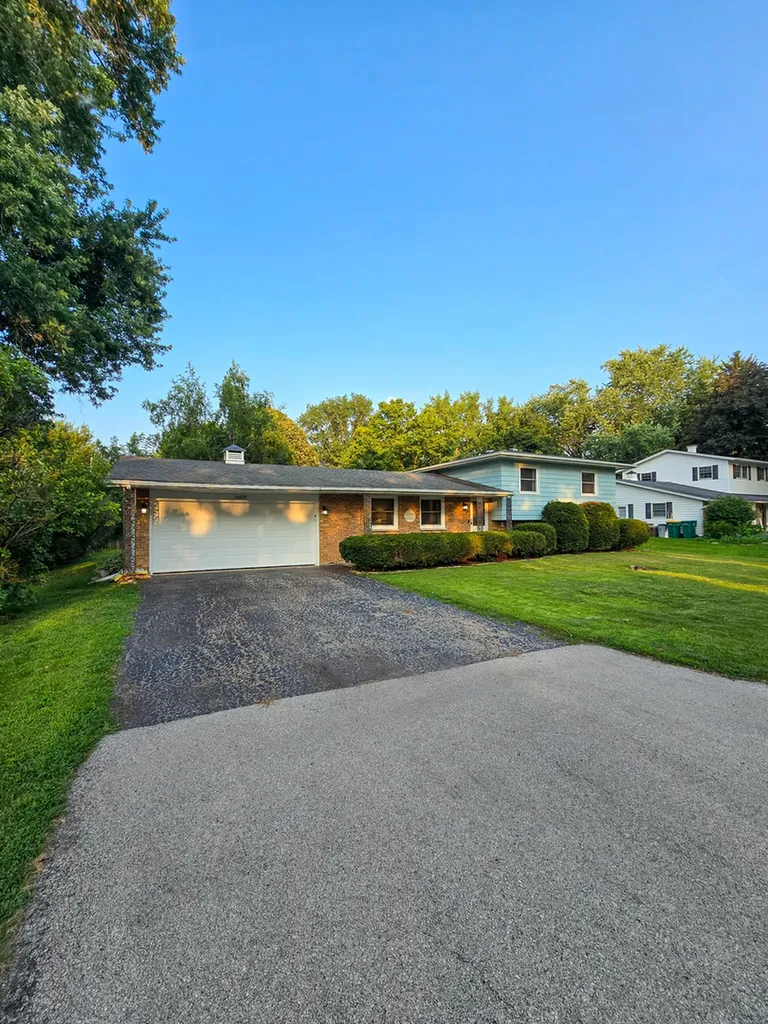 15821 South River Road Plainfield IL 60544