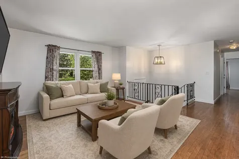 2319 Springhill Lane Lindenhurst IL 60046
