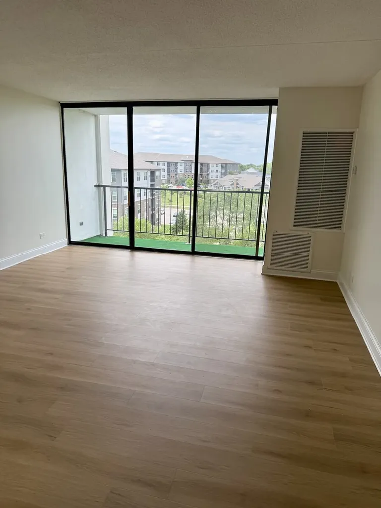 2015 South Finley Road S Lombard IL 60148