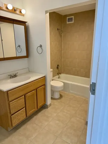 2015 South Finley Road S Lombard IL 60148