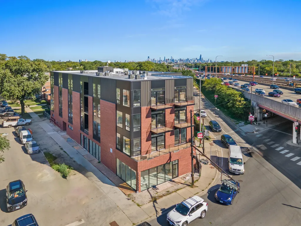 3953 West Dakin Street Chicago IL 60618