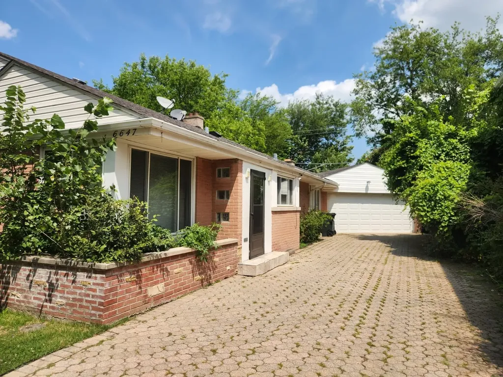 6647 North Lawndale Avenue Lincolnwood IL 60712