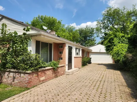 6647 North Lawndale Avenue Lincolnwood IL 60712