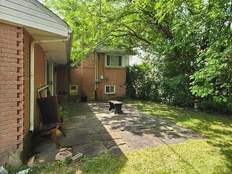 6647 North Lawndale Avenue Lincolnwood IL 60712