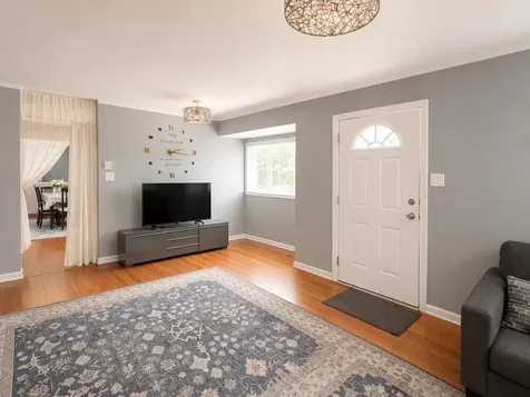 6647 North Lawndale Avenue Lincolnwood IL 60712