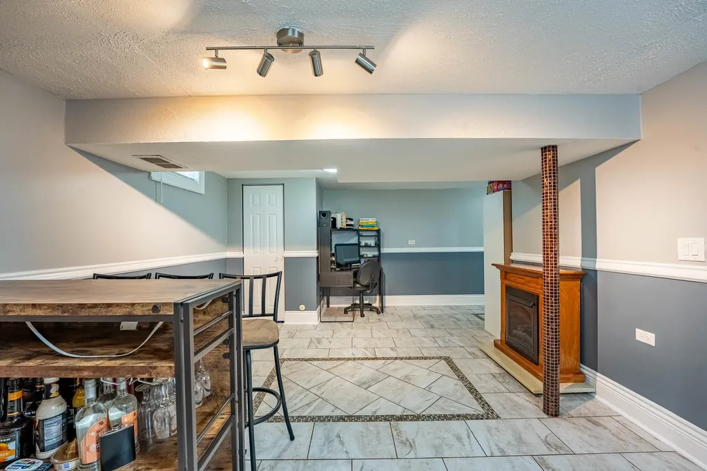 234 Algonquin Court Bolingbrook IL 60440
