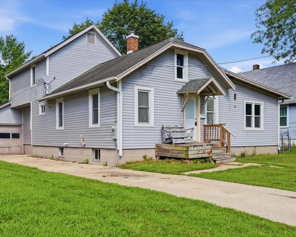 704 12TH Avenue Sterling IL 61081