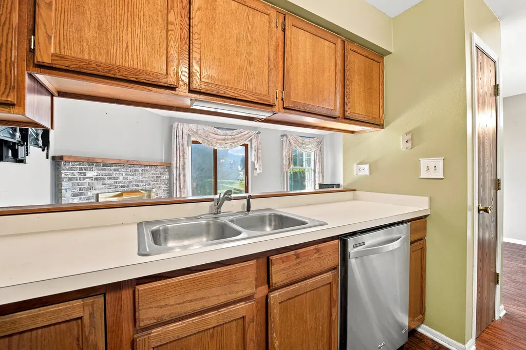 875 North Tamarac Boulevard Addison IL 60101