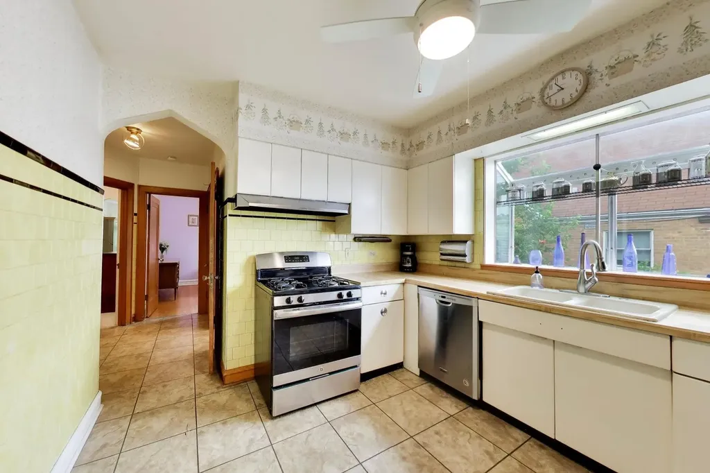 5829 North Mobile Avenue Chicago IL 60646
