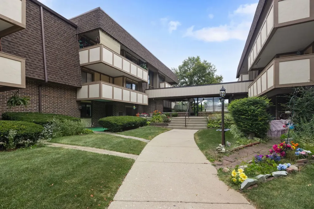 437 Cavalier Court Dundee IL 60118
