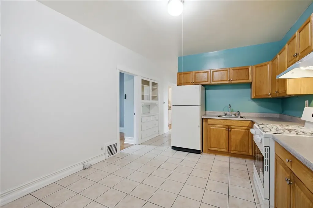 4340 North Drake Avenue N Chicago IL 60618