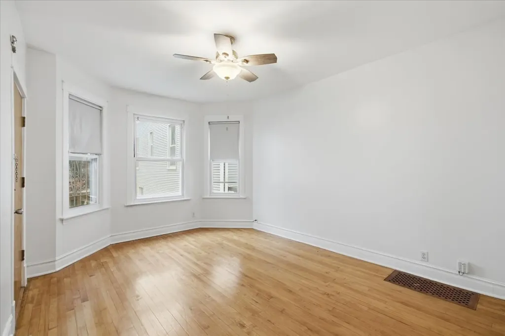 4340 North Drake Avenue N Chicago IL 60618