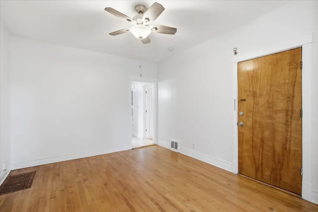 4340 North Drake Avenue N Chicago IL 60618