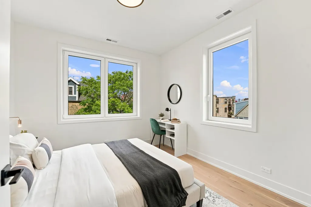 1656 North Bosworth Avenue Chicago IL 60642