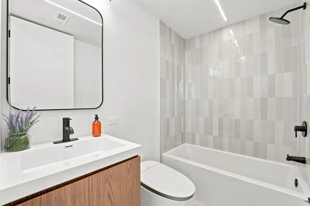 1656 North Bosworth Avenue Chicago IL 60642