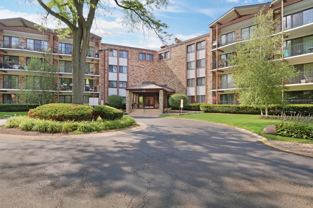 250 West Parliament Place Mount Prospect IL 60056