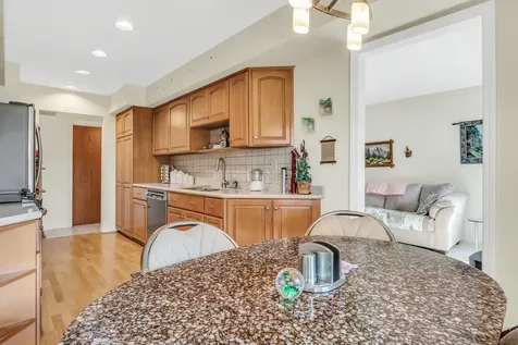 250 West Parliament Place Mount Prospect IL 60056