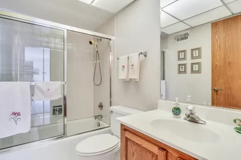 250 West Parliament Place Mount Prospect IL 60056