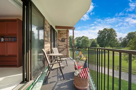 250 West Parliament Place Mount Prospect IL 60056