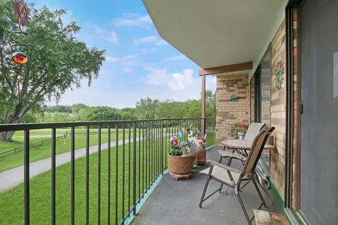 250 West Parliament Place Mount Prospect IL 60056