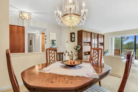 250 West Parliament Place Mount Prospect IL 60056