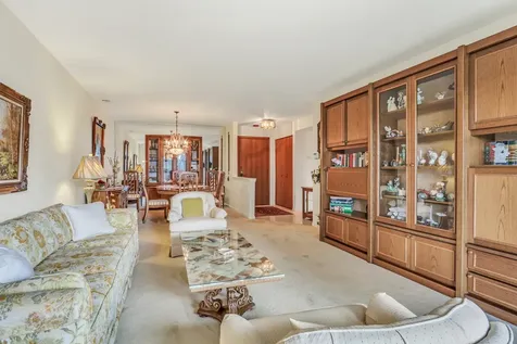 250 West Parliament Place Mount Prospect IL 60056