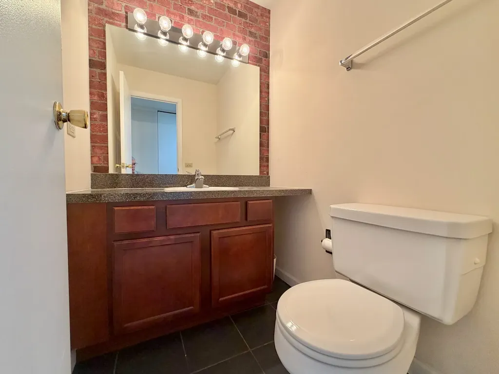 5950 Oakwood Drive Lisle IL 60532