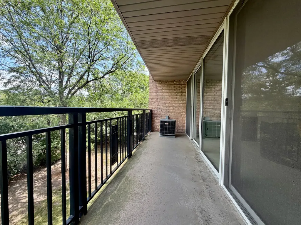 5950 Oakwood Drive Lisle IL 60532