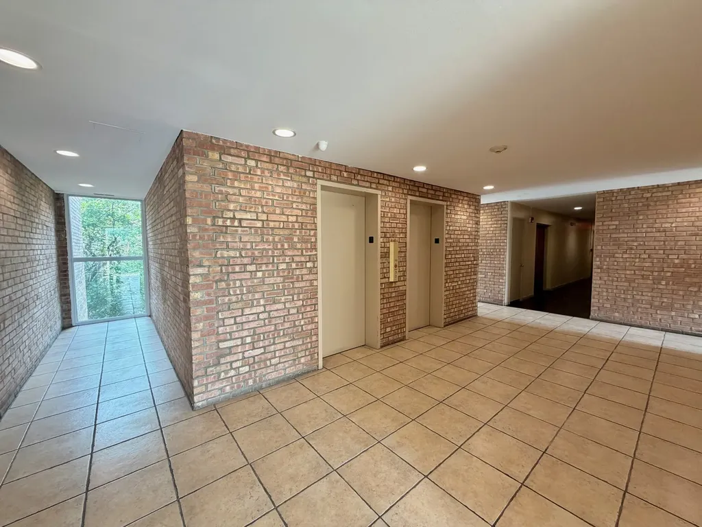 5950 Oakwood Drive Lisle IL 60532