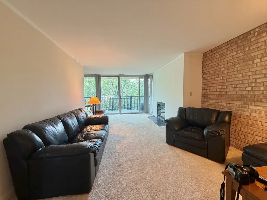 5950 Oakwood Drive Lisle IL 60532