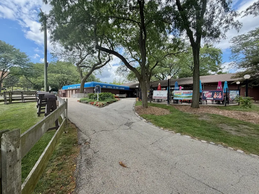 5950 Oakwood Drive Lisle IL 60532