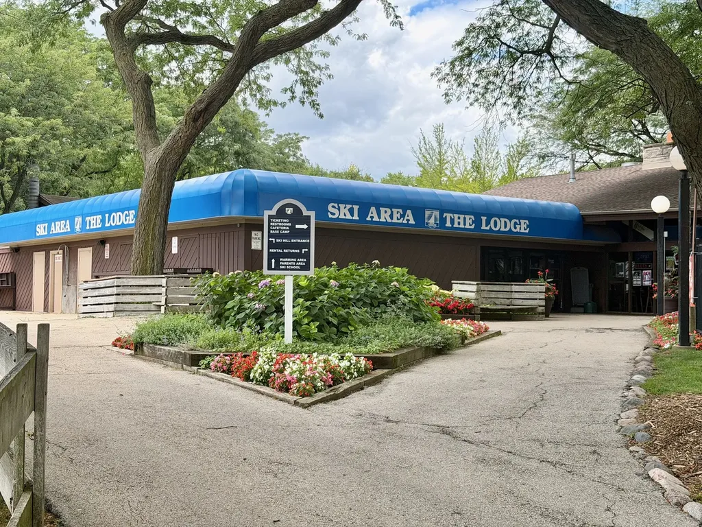5950 Oakwood Drive Lisle IL 60532