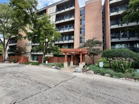 5950 Oakwood Drive Lisle IL 60532