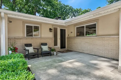 54 Oakwood Lane Lincolnshire IL 60069