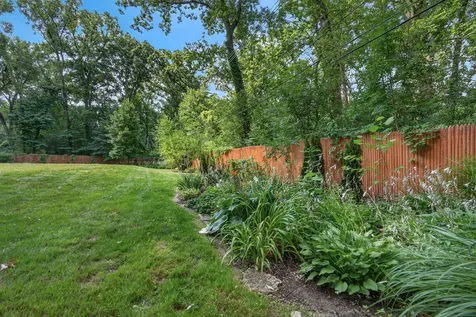 54 Oakwood Lane Lincolnshire IL 60069