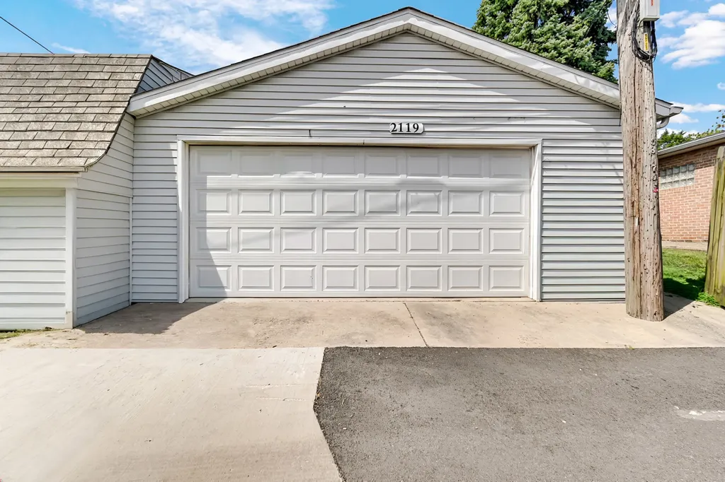 2119 South Grove Street Blue Island IL 60406