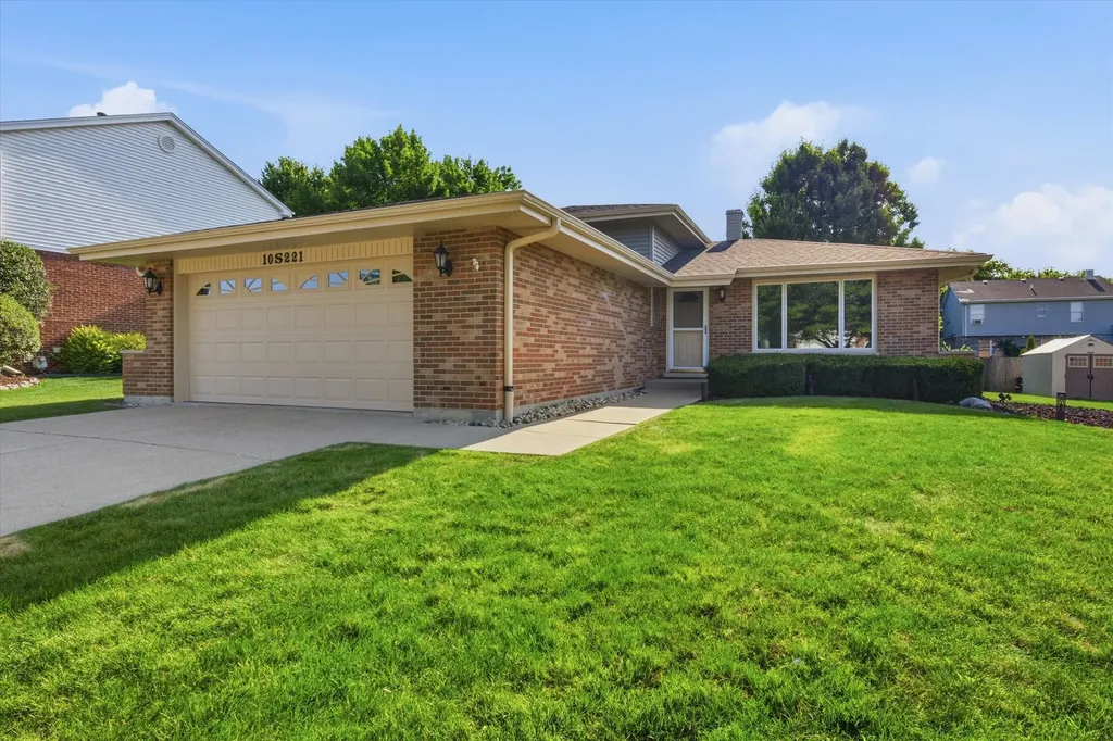 10S221 Suffield Drive Downers Grove IL 60516