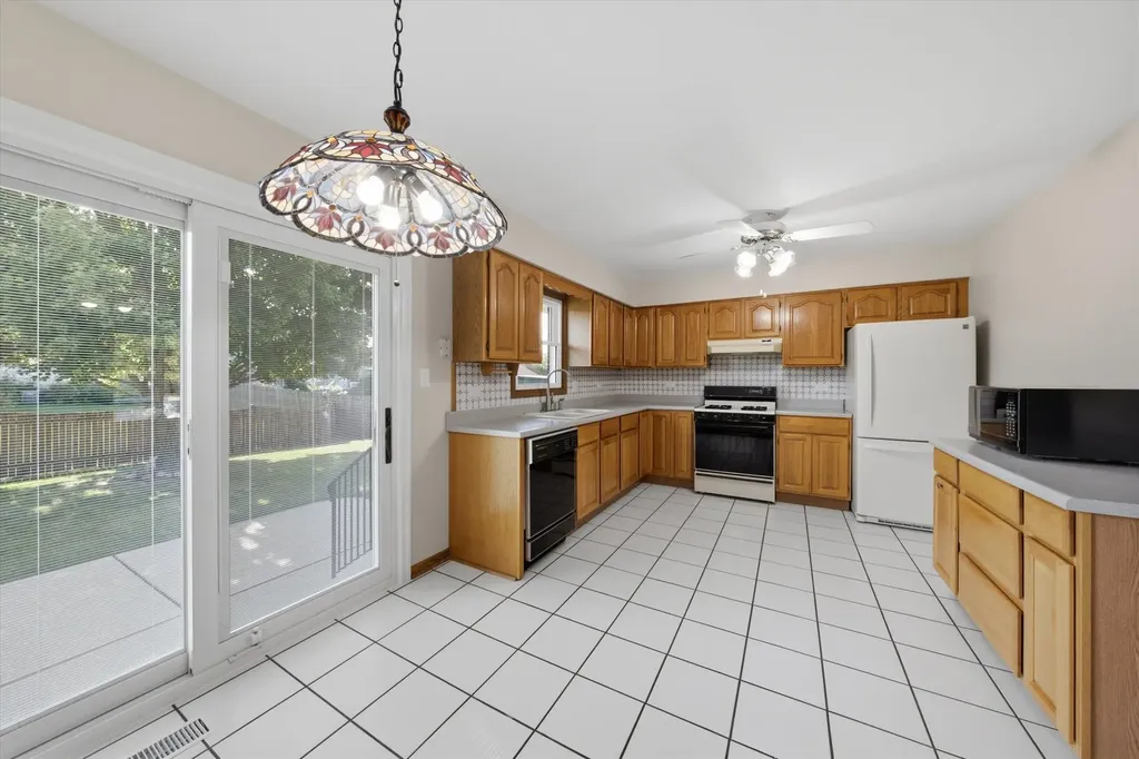 10S221 Suffield Drive Downers Grove IL 60516