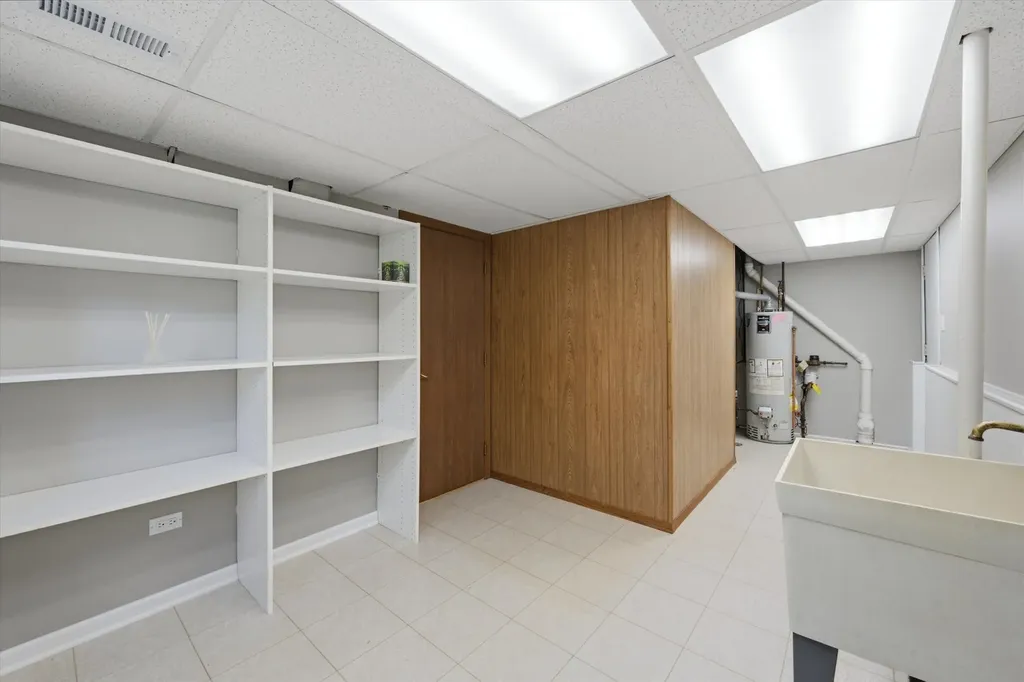 10S221 Suffield Drive Downers Grove IL 60516