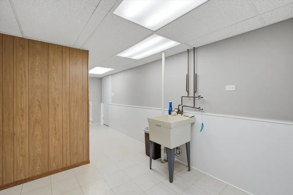 10S221 Suffield Drive Downers Grove IL 60516
