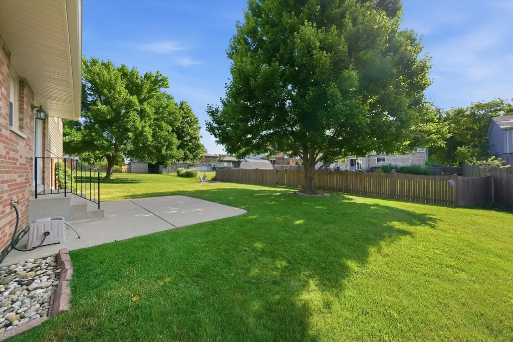 10S221 Suffield Drive Downers Grove IL 60516