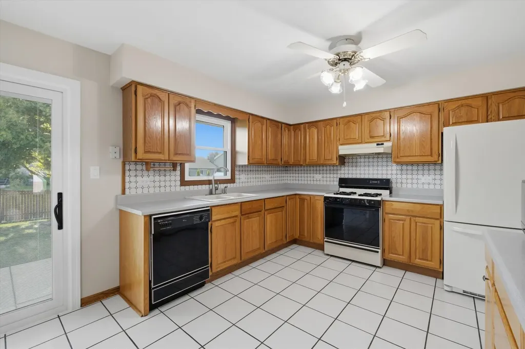 10S221 Suffield Drive Downers Grove IL 60516