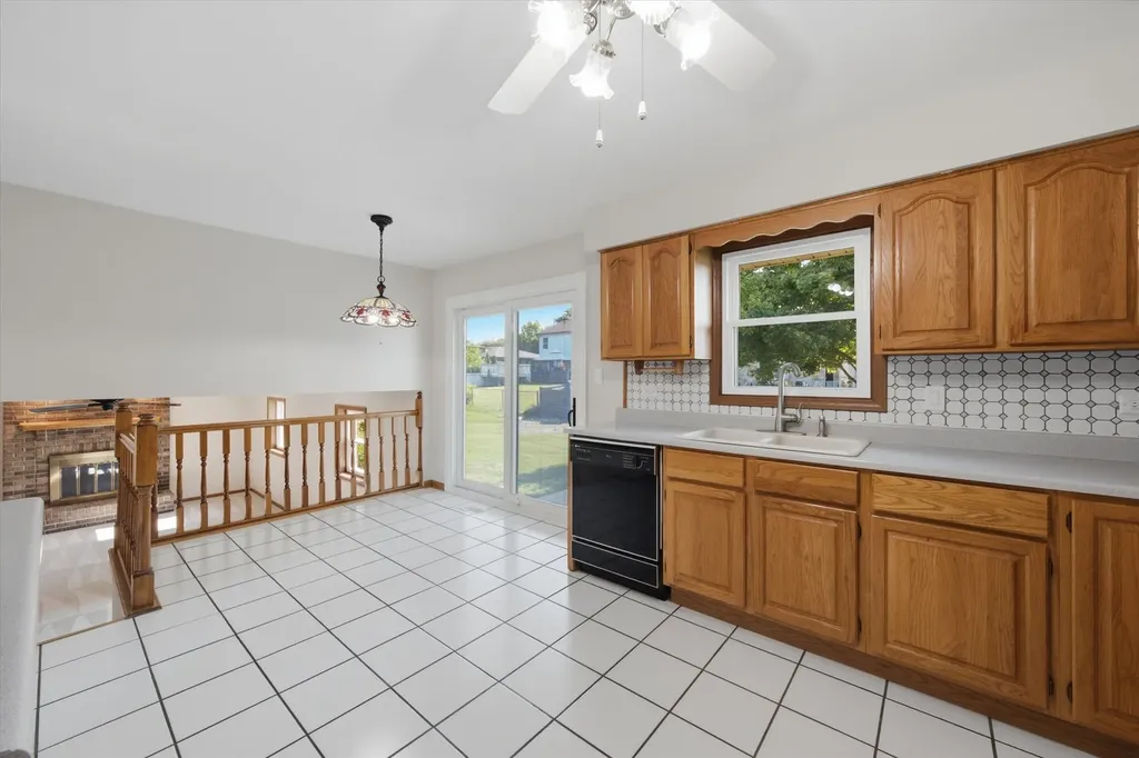 10S221 Suffield Drive Downers Grove IL 60516