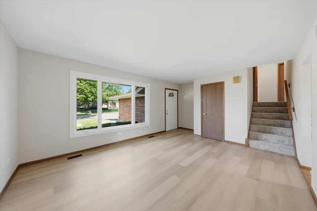 10S221 Suffield Drive Downers Grove IL 60516