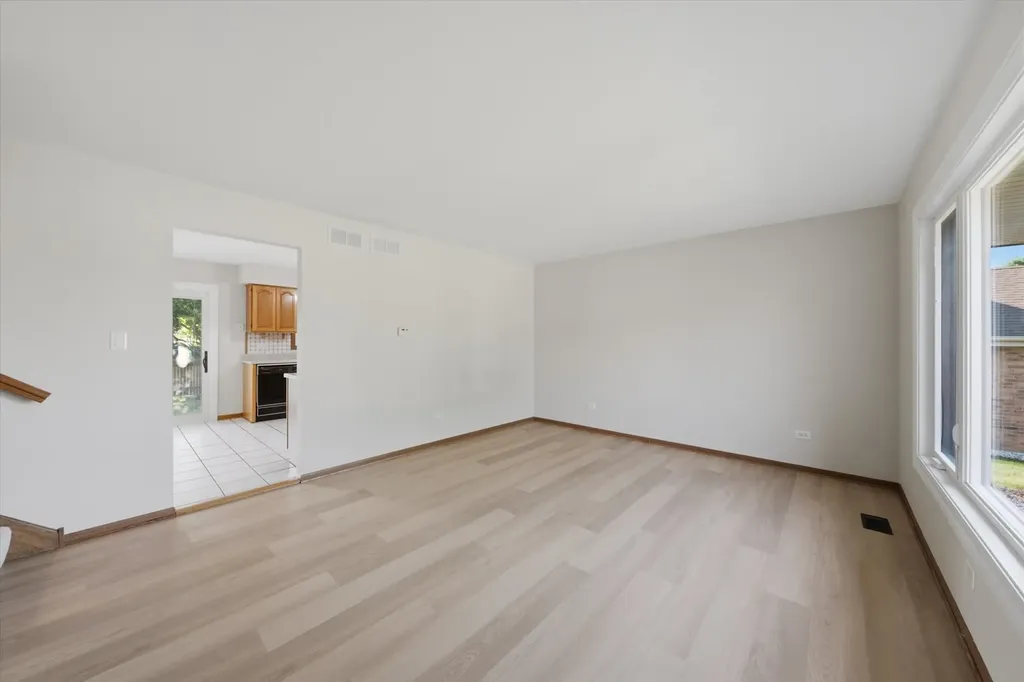 10S221 Suffield Drive Downers Grove IL 60516
