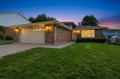 10S221 Suffield Drive Downers Grove IL 60516