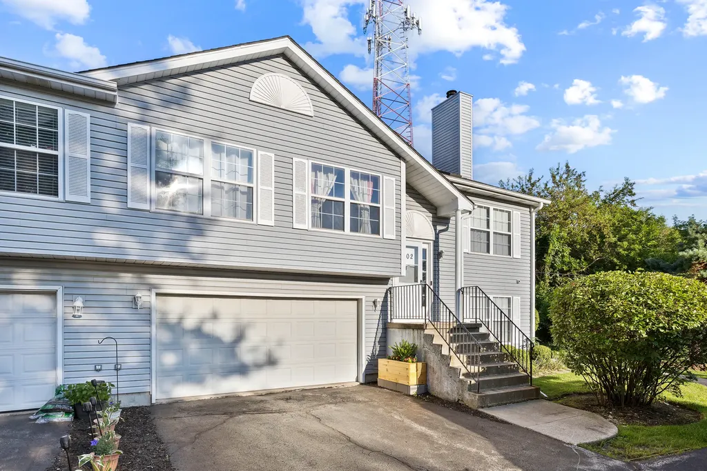 1002 Castleshire Drive Woodstock IL 60098