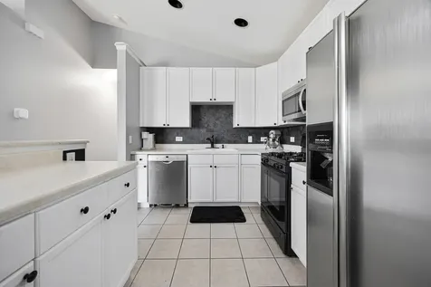1002 Castleshire Drive Woodstock IL 60098